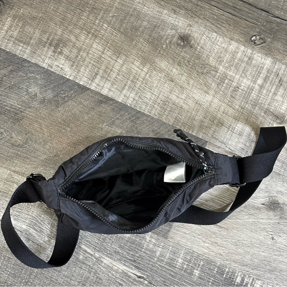 Cotton On-Stylish Black Nylon Crossbody Bag, small zip pocket inside, EUC - Picture 4 of 11